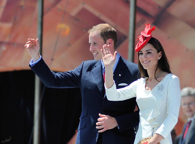 Księżna Kate z mężem pozdrawia tłumy